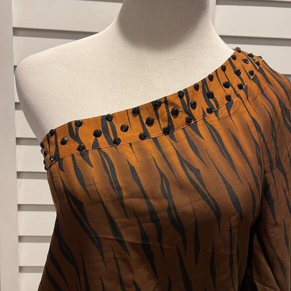 Rampage NWT One Shoulder Animal print and beaded Top with rushed Bottom. - Picture 4 of 8